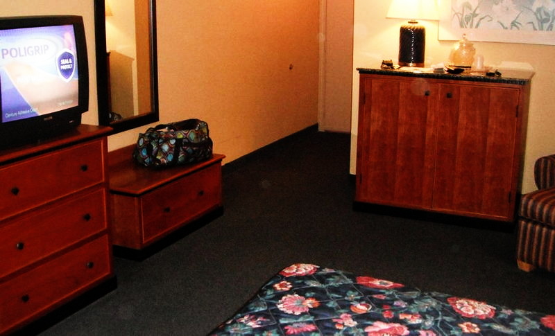 Days Inn & Suites by Wyndham - From Web (newer photo)